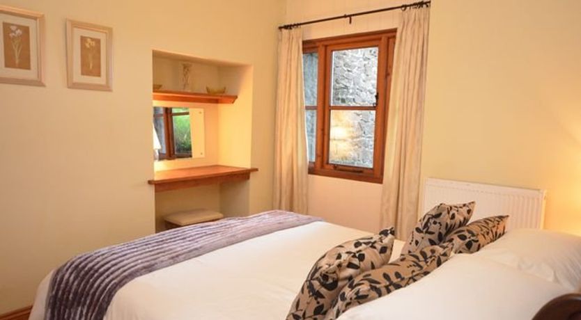 Photo of 2 Bed in Thornbury