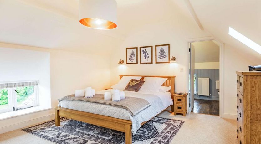 Photo of 4 Bed in Twyford