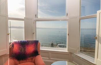 11 Marine Terrace Holiday Cottage