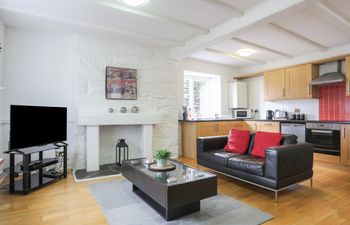 The Old Cornhill Apartment