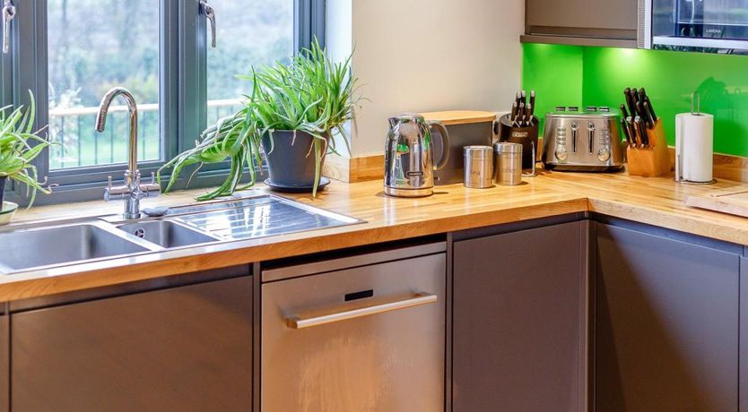 Photo of 5 Bed in Hartland