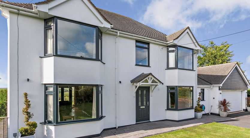 Photo of 5 Bed in Hartland