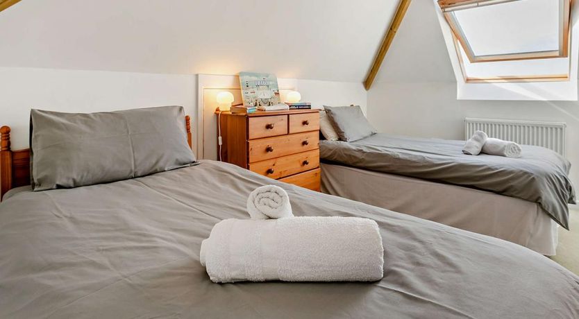 Photo of 5 Bed in Hartland