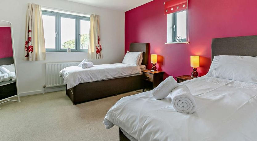 Photo of 5 Bed in Hartland