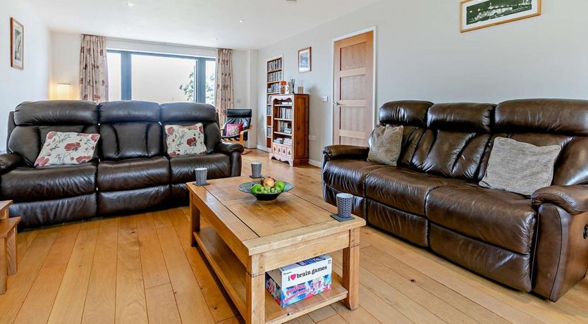 Photo of 5 Bed in Hartland