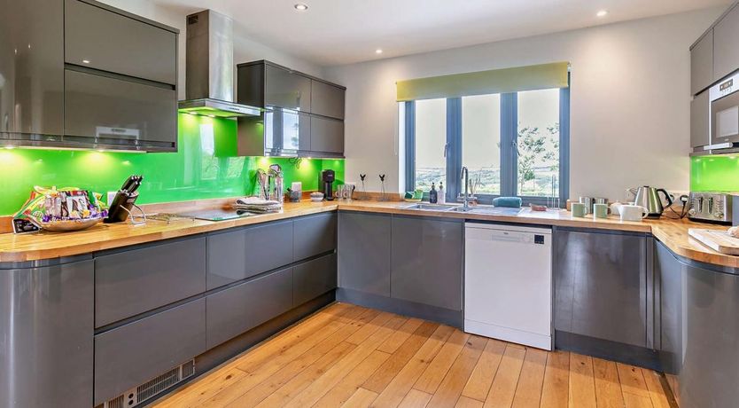 Photo of 5 Bed in Hartland