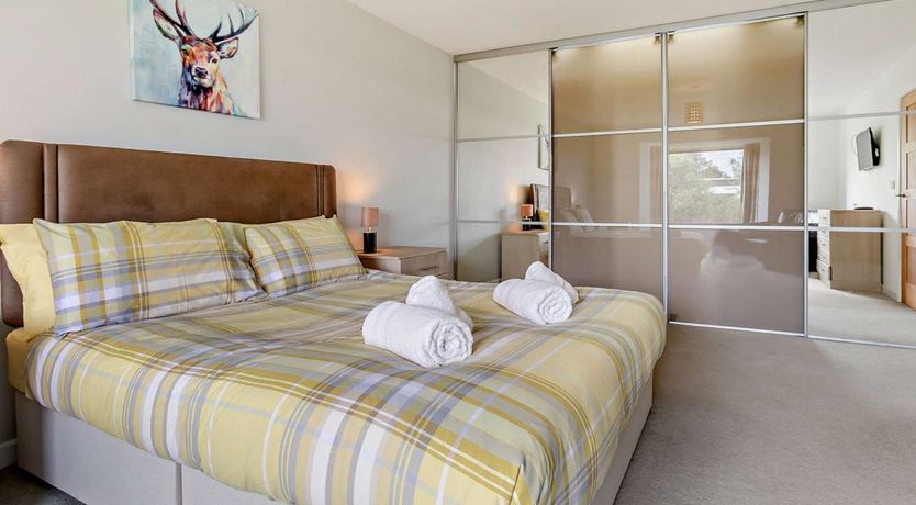 Photo of 5 Bed in Hartland