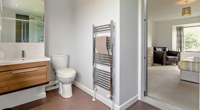 Photo of 5 Bed in Hartland