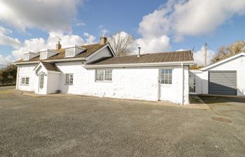 Rhous Holiday Cottage
