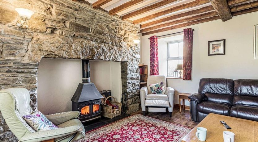 Photo of 3 Bed in Rhyd Uchaf