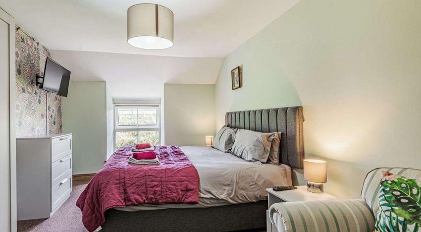 Photo of 3 Bed in Rhyd Uchaf