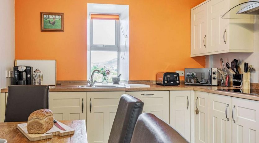 Photo of 3 Bed in Rhyd Uchaf