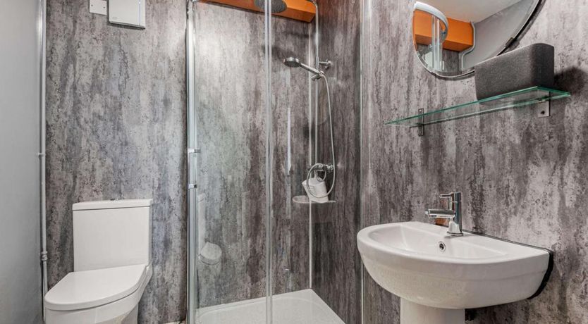 Photo of 3 Bed in Rhyd Uchaf