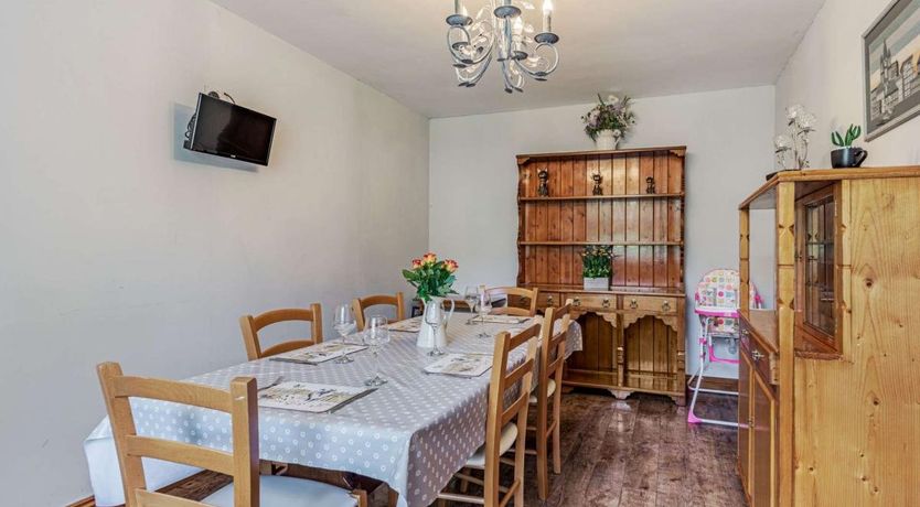 Photo of 3 Bed in Rhyd Uchaf