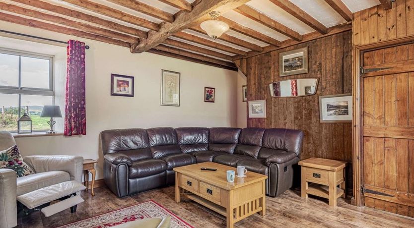 Photo of 3 Bed in Rhyd Uchaf