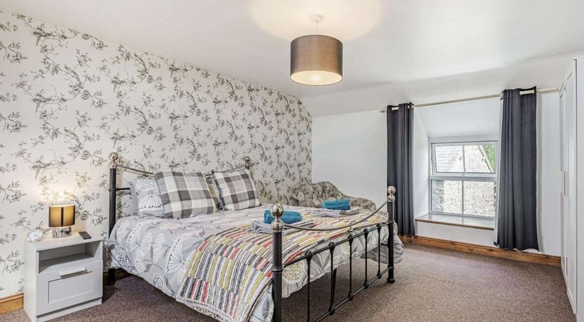 Photo of 3 Bed in Rhyd Uchaf