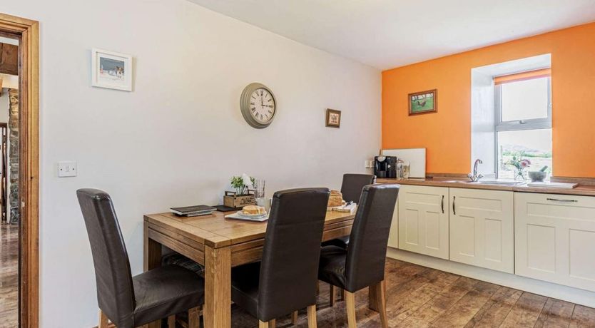 Photo of 3 Bed in Rhyd Uchaf