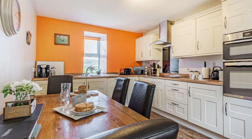 Photo of 3 Bed in Rhyd Uchaf