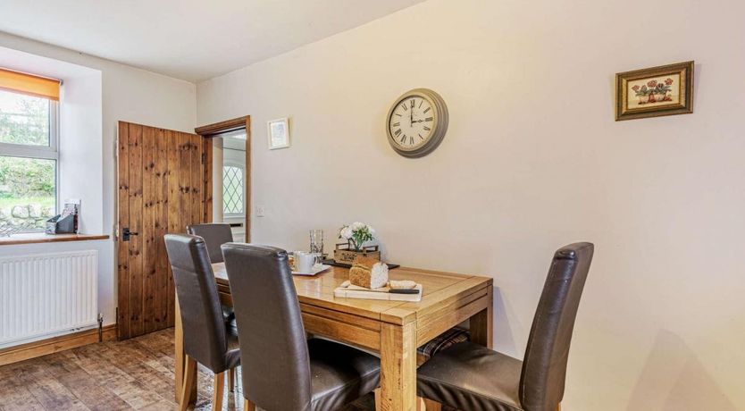 Photo of 3 Bed in Rhyd Uchaf