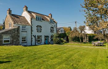 in Acton (76659) Holiday Cottage