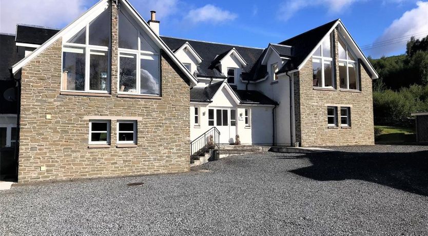 Photo of 5 Bed in Calvine