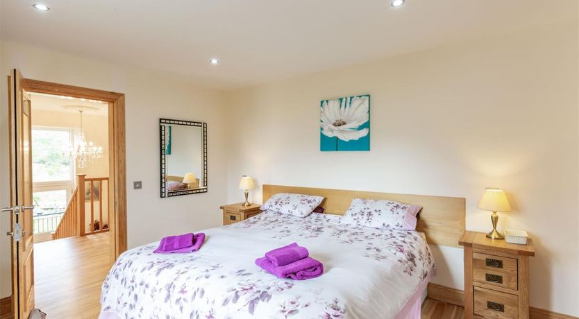 Photo of 5 Bed in Calvine