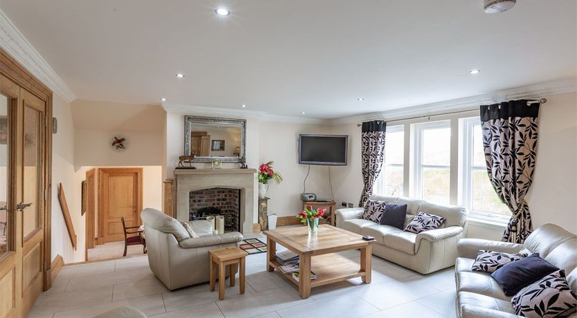 Photo of 5 Bed in Calvine