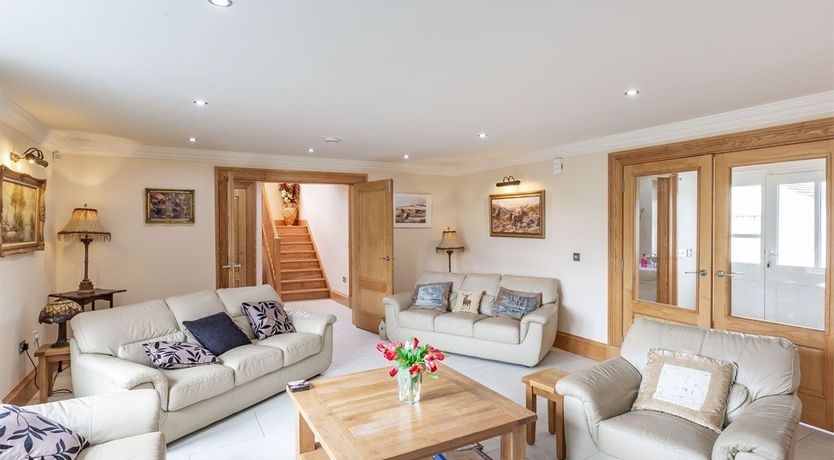 Photo of 5 Bed in Calvine