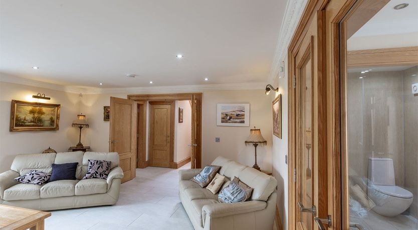 Photo of 5 Bed in Calvine