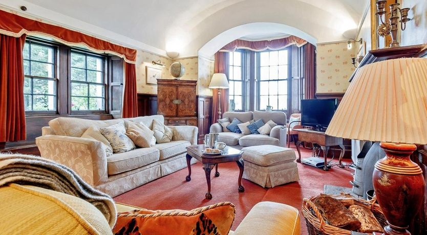 Photo of 5 Bed in Blacklunans