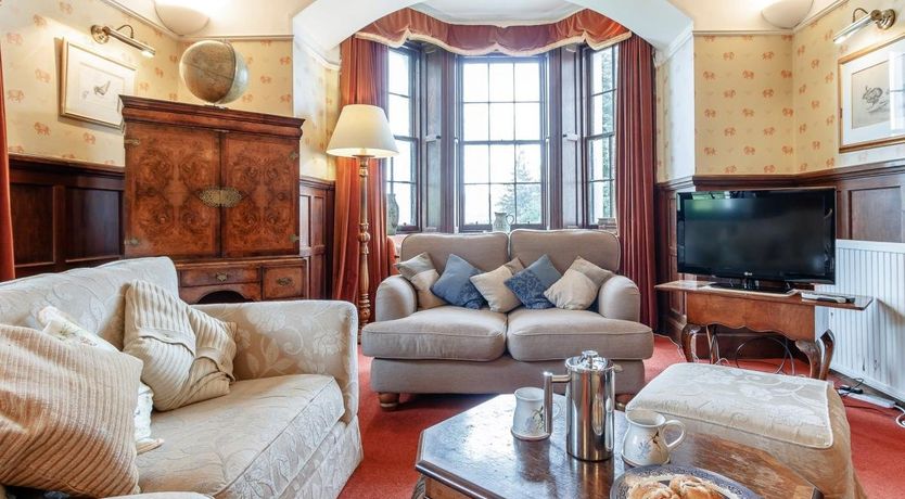 Photo of 5 Bed in Blacklunans