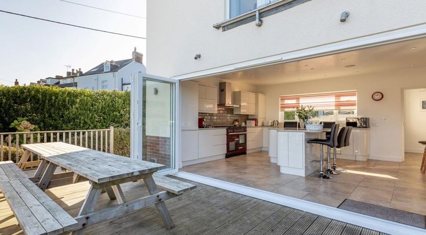 Photo of 5 Bed in Mortehoe