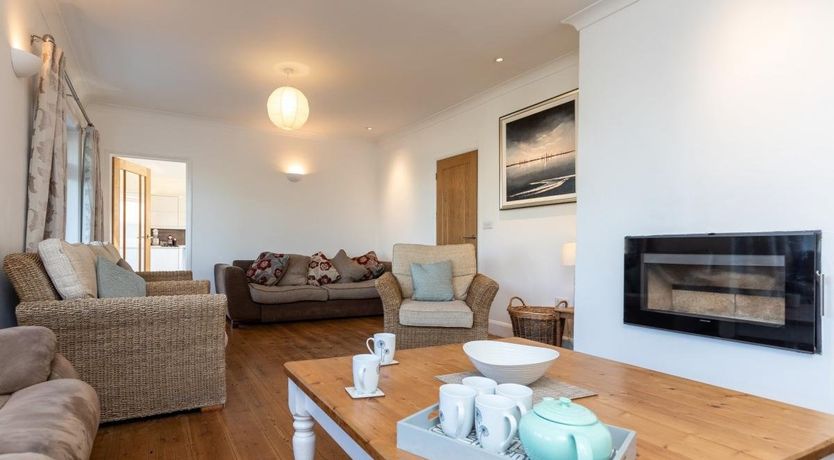 Photo of 5 Bed in Mortehoe