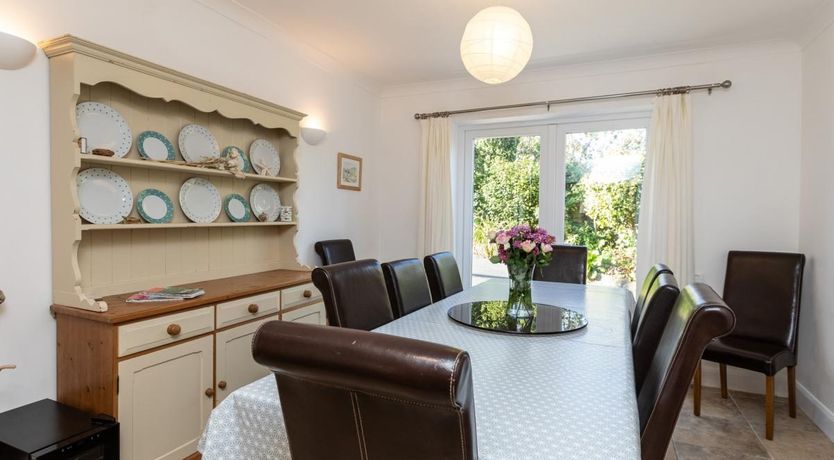 Photo of 5 Bed in Mortehoe