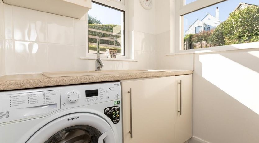 Photo of 5 Bed in Mortehoe