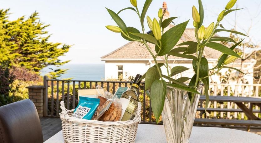 Photo of 5 Bed in Mortehoe