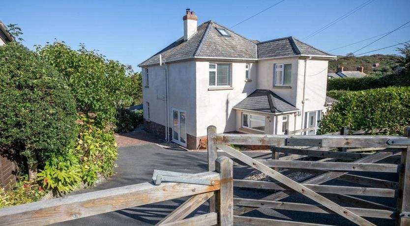Photo of 5 Bed in Mortehoe