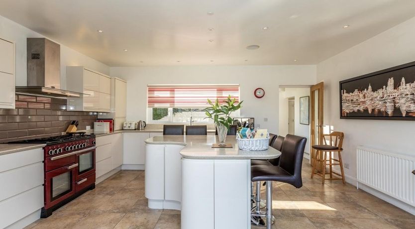 Photo of 5 Bed in Mortehoe