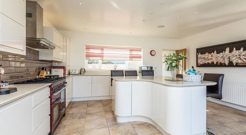 Photo of 5 Bed in Mortehoe