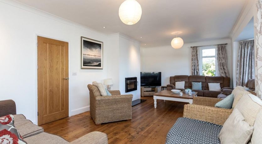 Photo of 5 Bed in Mortehoe