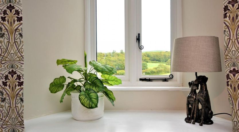 Photo of 4 Bed in Maenan