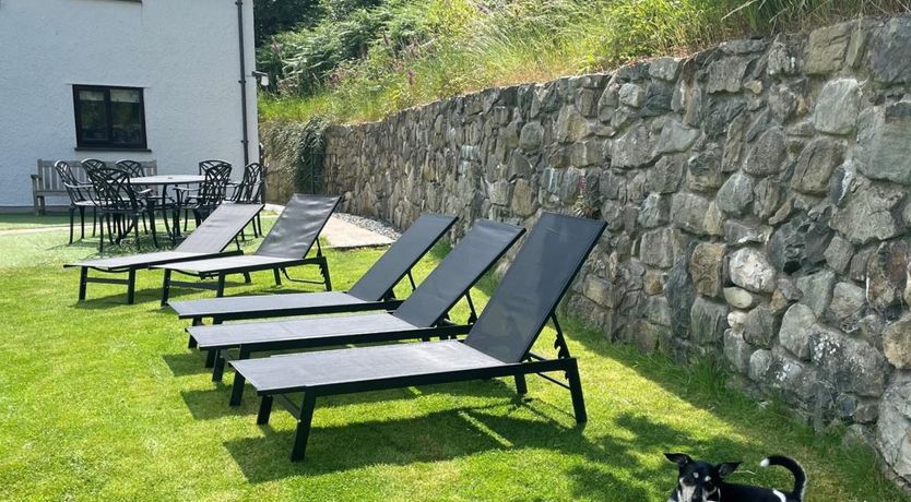 Photo of 4 Bed in Maenan