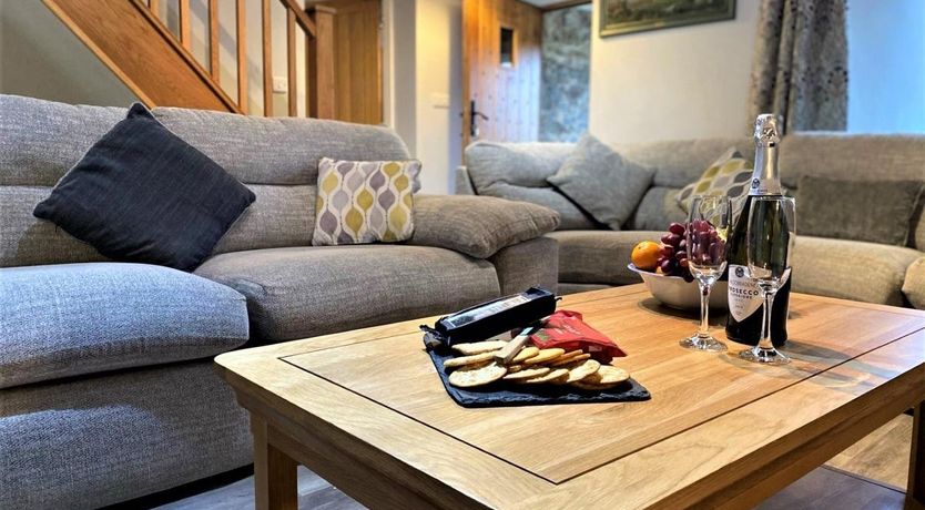 Photo of 4 Bed in Maenan