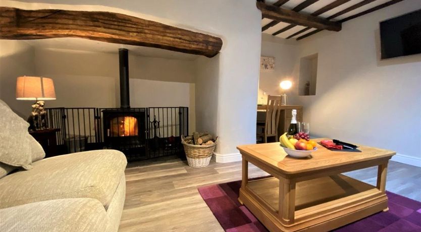 Photo of 4 Bed in Maenan