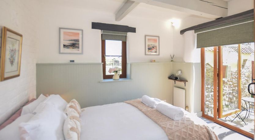 Photo of 1 Bed in Buckland Brewer