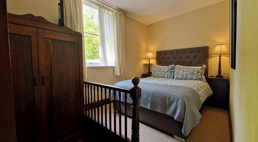 Photo of 1 Bed in Whitstone