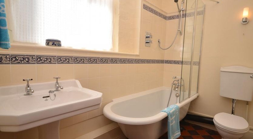 Photo of 1 Bed in Whitstone