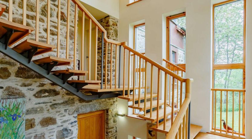 Photo of 5 Bed in Carron