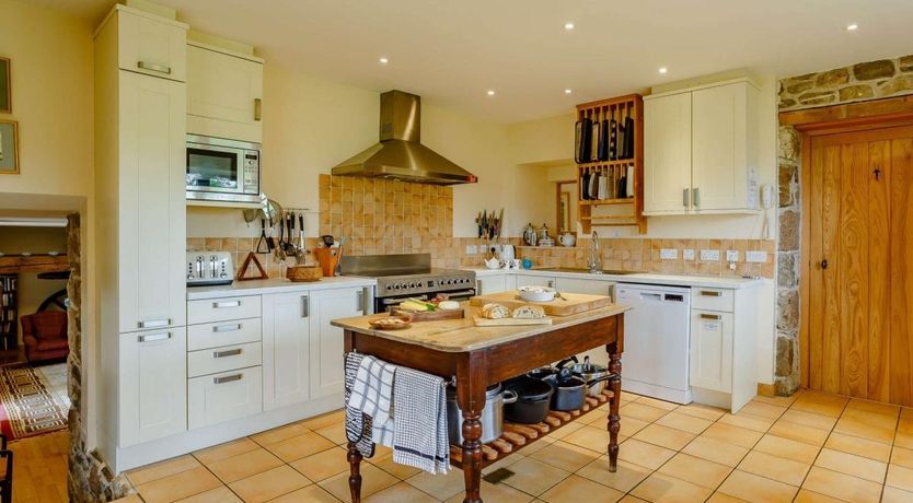 Photo of 5 Bed in Carron