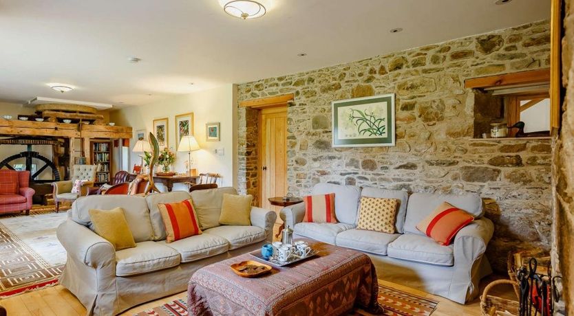 Photo of 5 Bed in Carron